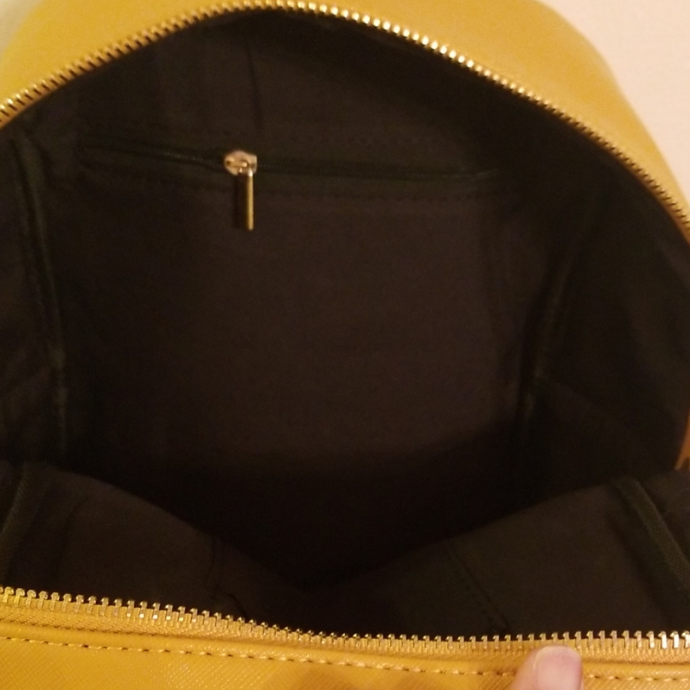Backpack - Picture 3 of 4